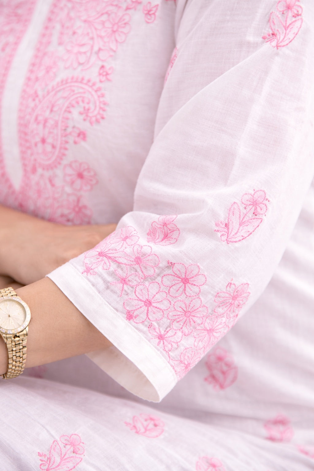 Karigiri White & Pink Chikankari Cotton Kurti_KF0194