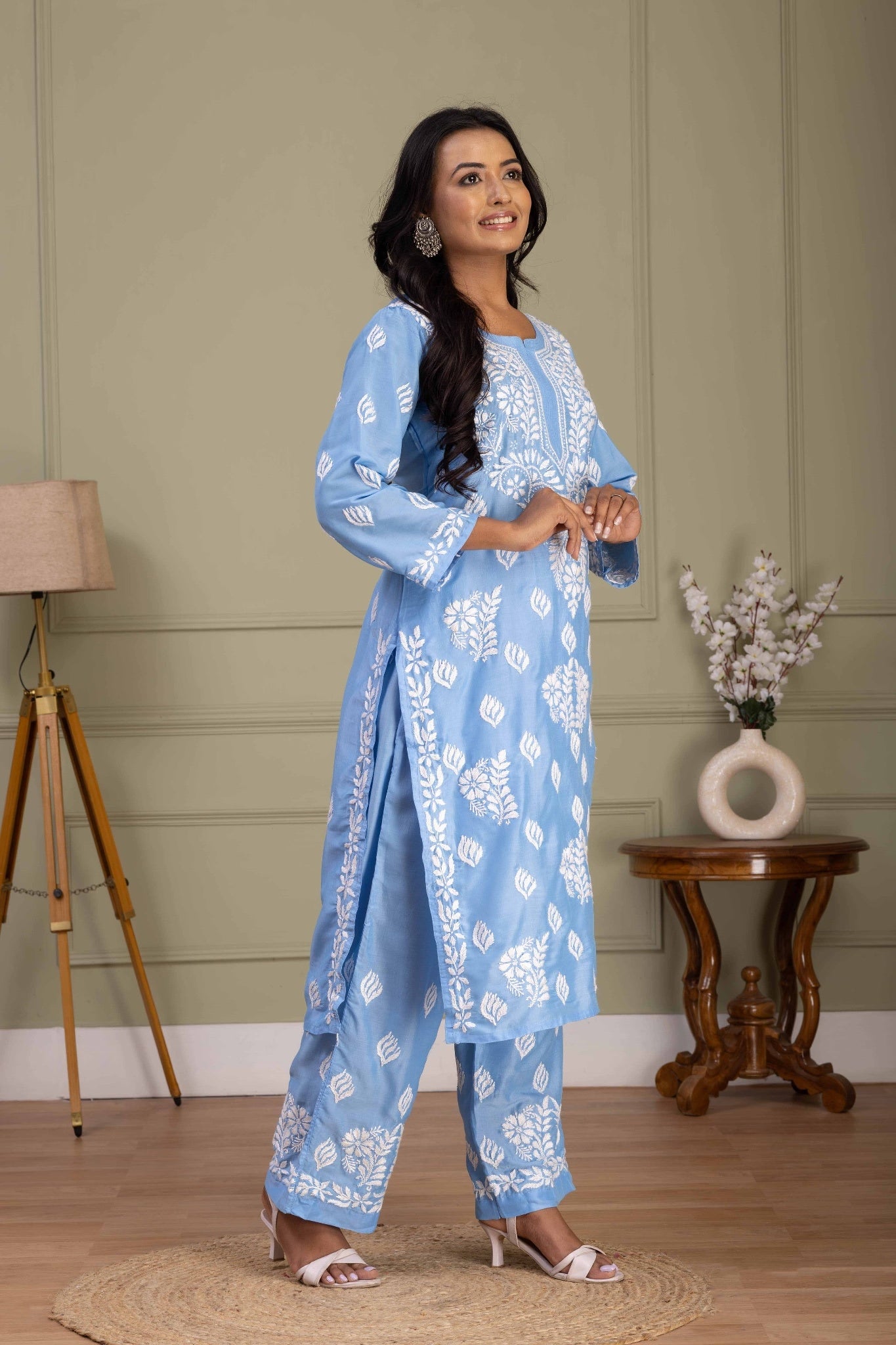 Karigiri Powder Blue Chikankari Hand Embroidered Muslin Kurti Set with White Floral Motifs, 3/4 Sleeves